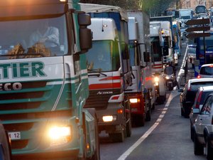 "La situation devient trop compliquée" : face à la flambée du prix des carburants, les transporteurs routiers "passent à l'action" ce mardi 31 mars en Aveyron