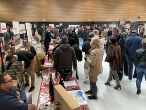 "Le Salon des vins de Rodez plaît car il est à taille humaine" : des rencontres et des bonnes affaires au menu de la vingtième édition