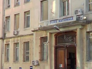 Plutôt "du genre timide" ou "petite cochonne" : les questions révoltantes posées à une femme venue porter plainte pour viol dans un commissariat