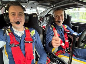 Auto : Nicolas Théron, à fond dans les baquets et les... idées