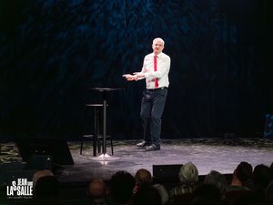 INTERVIEW. "Une chaleur humaine qui me rappelle ma vallée" : Jean Lassalle bientôt en spectacle en Aveyron
