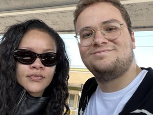 "Je me dis que ce n'est pas possible" : aperçue et prise en photo sur le quai de la gare d'Épinal, qu'est venue faire Rihanna dans les Vosges ?