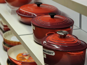 Pollution au cadmium : pourquoi Le Creuset, fabricant centenaire de cocottes émaillées haut de gamme, est-il visé par une enquête ?