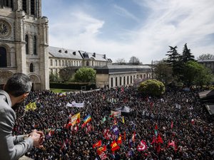 "Nous sommes la France !" : des milliers de personnes rassemblées contre le racisme à l'appel du nouveau maire de Saint-Denis