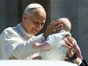 "Nous devenons indifférents à la mort de milliers de personnes" : dans un climat de tension mondiale, le pape appelle "ceux qui ont le pouvoir de déclencher les guerres" à "choisir la paix"