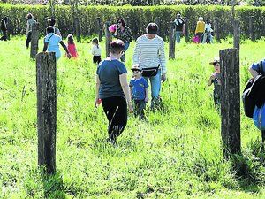 EN QUELQUES CLICS. Au haras de Rodez, enfants et parents par centaines pour chasser les oeufs de Pâques