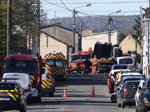 "On a le pont militaire qui a atterri dans notre jardin" : les voisins sous le choc après la collision mortelle entre un TGV et un camion dans le Pas-de-Calais