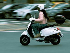L'adolescente est victime d'un accident de scooter, heureusement les pompiers sont arrivés plusieurs fois... avant les pompiers