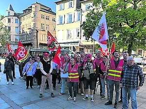 "Pas touche au 1er mai !" : la CGT se mobilise devant la permanence des députés Renaissance à Rodez et Millau