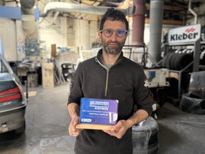 VIDÉO. "Proposer de petits véhicules réparables et accessibles tout en développant les mobilités douces et les transports en commun"" : en Aveyron, ce garagiste roule pour la planète