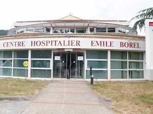 "Des désordres structurels au niveau du plafond et des murs du bloc opératoire" : en Aveyron, opérations et accouchements suspendus à l'hôpital Emile-Borel