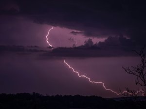 CARTE. Vers un week-end orageux : 27 départements placés en vigilance par Météo France dès samedi, la neige de retour en montage dès 1 000 mètres