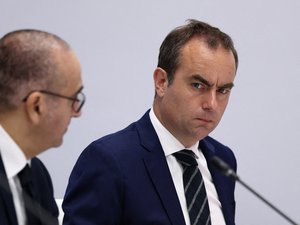 Aides aux voitures électriques, diminution du chauffage à gaz... Les annonces de Sébastien Lecornu en pleine crise du prix du carburant