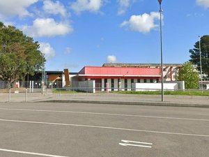 Une adolescente poignardée dans un lycée près de Nantes : l'agresseur de 15 ans maîtrisé par le proviseur, les élèves confinés toute l'après-midi