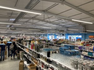 "Lui donner une chance" : un sans domicile fixe faisant la manche devant une enseigne depuis plusieurs mois décide de postuler pour un emploi, il est embauché en CDI