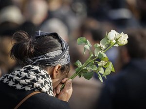 Drame de Crans-Montana : peau de poisson, alimentation spéciale, main cousue à l'intérieur du ventre... ces prouesses médicales pour "reconstruire" les corps des grands brûlés