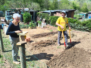 "Cette année, l'hiver a été bien long" : dans les jardins partagés de l'Aveyron, on cultive aussi la convivialité