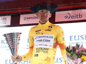 VIDÉOS. Cyclisme : 19 ans qu'on attendait ça, Paul Seixas remporte enfin pour la France une course à étapes dans l'élite mondiale
