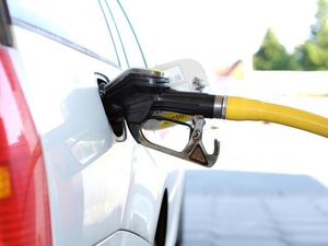 ENTRETIEN. Flambée du prix des carburants : "Les raffineurs sont aujourd'hui dans le collimateur", le décryptage d'un spécialiste du secteur de l'énergie