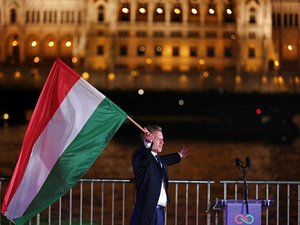 Élections en Hongrie : qui est Peter Magyar, ce conservateur espoir de changements et de lutte contre la corruption ?