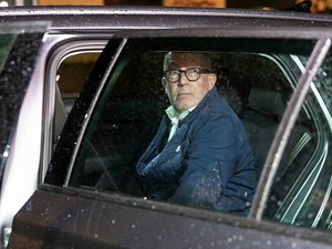 "Pourquoi, pendant six ans, il n'y a pas eu de contrôle" du Constellation ? Le maire de Crans-Montana ne l'explique pas