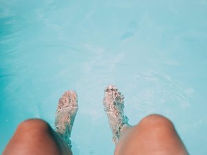 Il meurt noyé dans la piscine gonflable de son jardin servant à la célébration de son baptême, une pasteure au tribunal