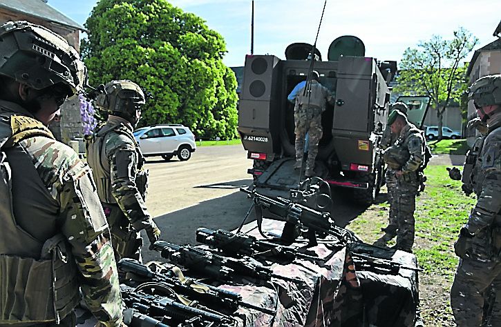 Live my life as a soldier: Major recruitment needs, eighty high school students immersed in the military world in Rodez.