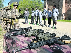 "Vis ma vie de militaire" : "De gros besoins de recrutement", quatre-vingt lycéens en immersion dans l'univers des armées à Rodez