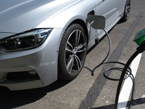 Hausse du prix du carburant : le virage vers l'électrique s'accélère mais de manière poussive en Aveyron