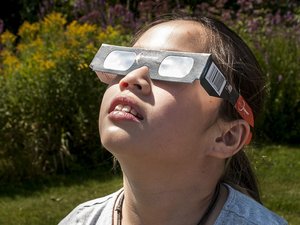Éclipse solaire totale du 12 août 2026 : les astronomes craignent une pénurie de lunettes, se souvenant des "dernières semaines délirantes" en 1999