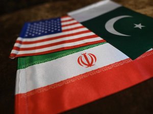 Guerre au Moyen-Orient : le blocus américain irrite l'Iran, qui affirme avoir de nouveau fermé le détroit d'Ormuz ce samedi