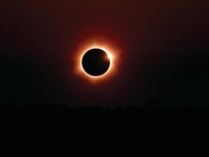 Éclipse solaire totale du 12 août : combien de temps va durer le phénomène selon votre département, et à quel point serez-vous plongé dans le noir ?