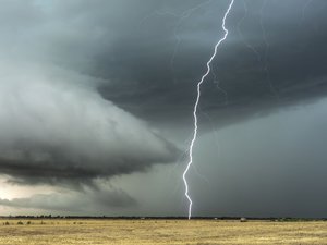 CARTE. "Un ciel instable" : treize départements du Sud de la France placés en vigilance jaune orages dont la quasi-totalité de l'Occitanie, à quoi s'attendre ce lundi ?