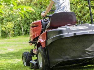 Son pied passe sous le tracteur tondeuse, un enfant de 6 ans gravement blessé et évacué en hélicoptère
