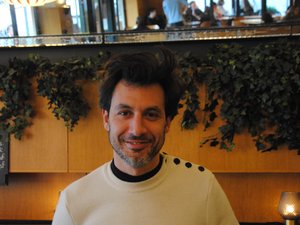 "Nous imaginons des produits qui ont du sens, avec les matières locales, nobles et naturelles qui nous entourent" : en Aveyron, le Tapis de laine valorise les toisons des brebis du Larzac