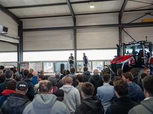 "Les machines sont de plus en plus imposantes, et les tracteurs toujours mieux équipés, afin d'offrir davantage de confort" : Pons Frères, spécialistes en machines agricoles depuis 80 ans