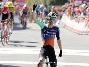 VIDÉOS. "Je sais que je peux être pas mal" : à 19 ans, le prodige français Paul Seixas remporte la Flèche Wallonne, revivez le final