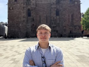 "Un élu se doit d'être créatif" : la politique en héritage familial pour Ewan Filoé, 20 ans, le plus jeune conseiller municipal à Rodez