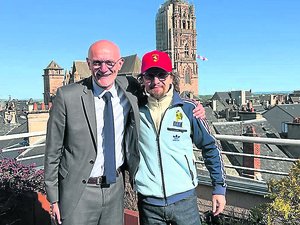 VIDÉO. "À Toute Berzingue" : quand Lorànt Deutsch, féru de l'histoire de France, tourne dans les rues de Rodez