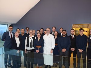 "La cuisine est un art vivant, de saison" : la Maison Bras où tous les goûts sont dans la nature, reprend du service sur le plateau de l'Aubrac pour sa trente-quatrième saison