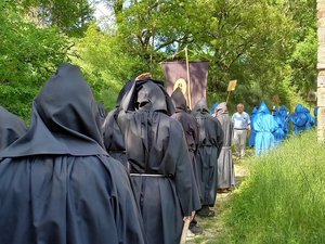 Une personne décède, plusieurs blessés... la procession des pénitents vire au drame après un accident de calèche