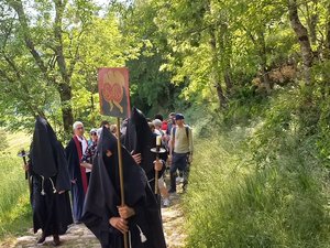 Accident entre deux calèches, une septuagénaire décédée, onze blessés... Ce que l'on sait du drame de la procession des Pénitents à Villefranche-de-Rouergue