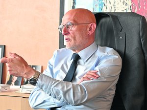 ENTRETIEN. Installation, priorités, pile de dossiers... Stéphane Mazars raconte son premier mois à la mairie de Rodez