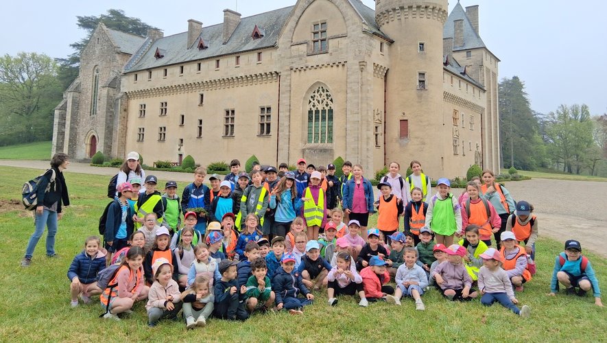 Savignac. Schoolchildren discover local heritage while playing sports