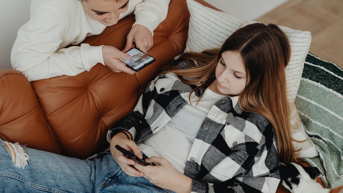 Smartphones, réseaux sociaux, jeux vidéo… Comment éviter de perdre le contrôle avec ses enfants ?