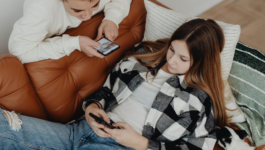 Smartphones, social networks, video games… How to avoid losing control with your children?