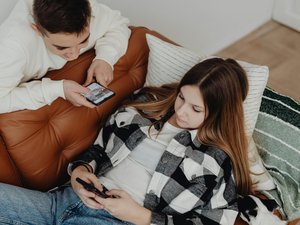 Smartphones, réseaux sociaux, jeux vidéo... Comment éviter de perdre le contrôle avec ses enfants ?