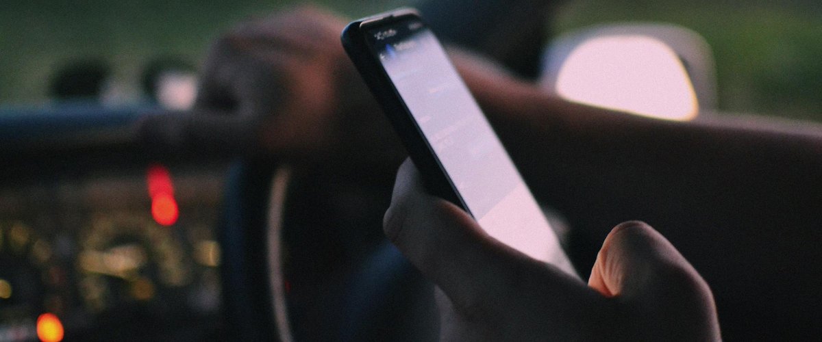 VIDÉO. Votre permis de conduire supprimé à partir du 1er mai si vous téléphonez au volant ? Pas partout, les explications de la police nationale