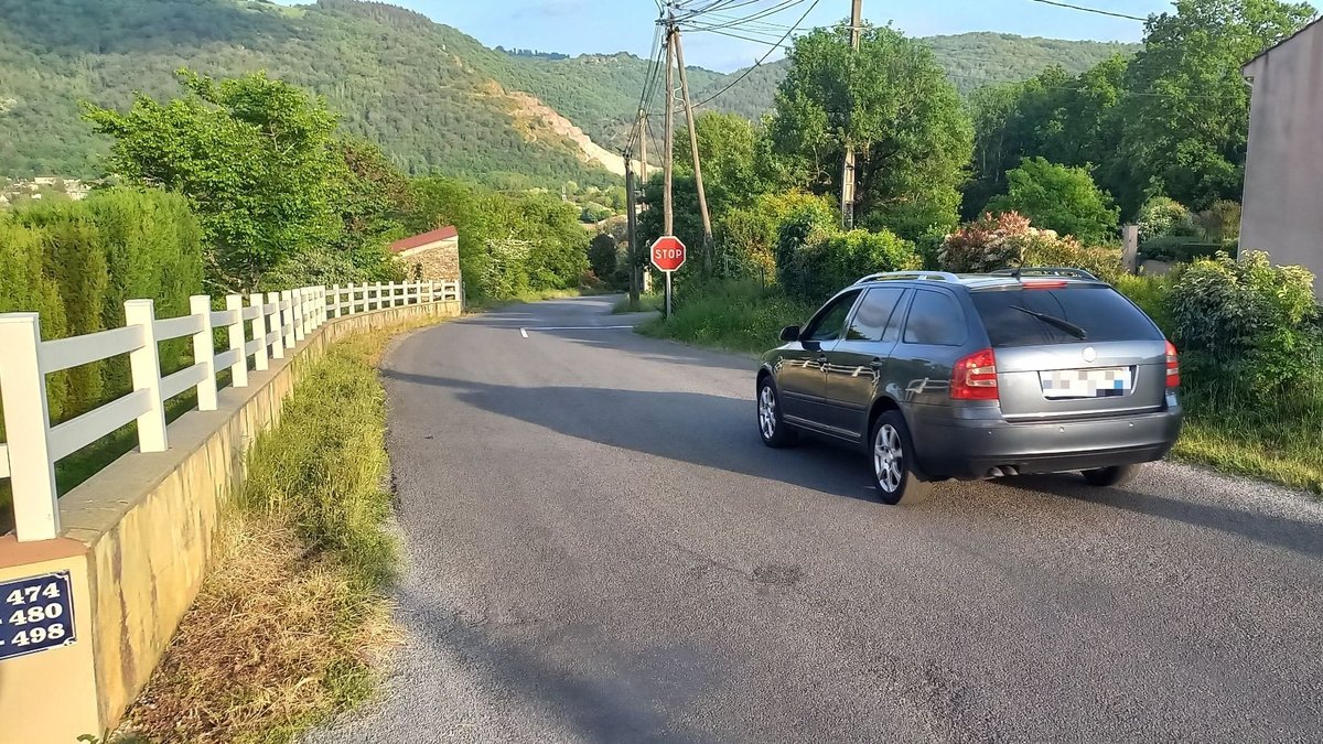 "Il y a des élus ou quoi dans cette impasse ?" : dans cette ville de l'Aveyron, l’installation d’un panneau "stop" divise les habitants