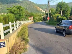 "Il y a des élus ou quoi dans cette impasse ?" : dans cette ville de l'Aveyron, l'installation d'un panneau "stop" divise les habitants